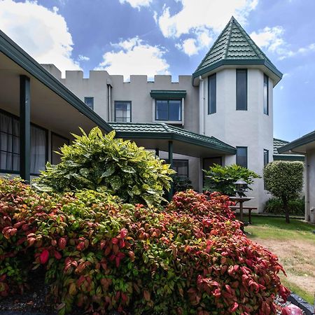 פלמרסטון נורת' Camelot Motor Lodge And Conference Centre מראה חיצוני תמונה