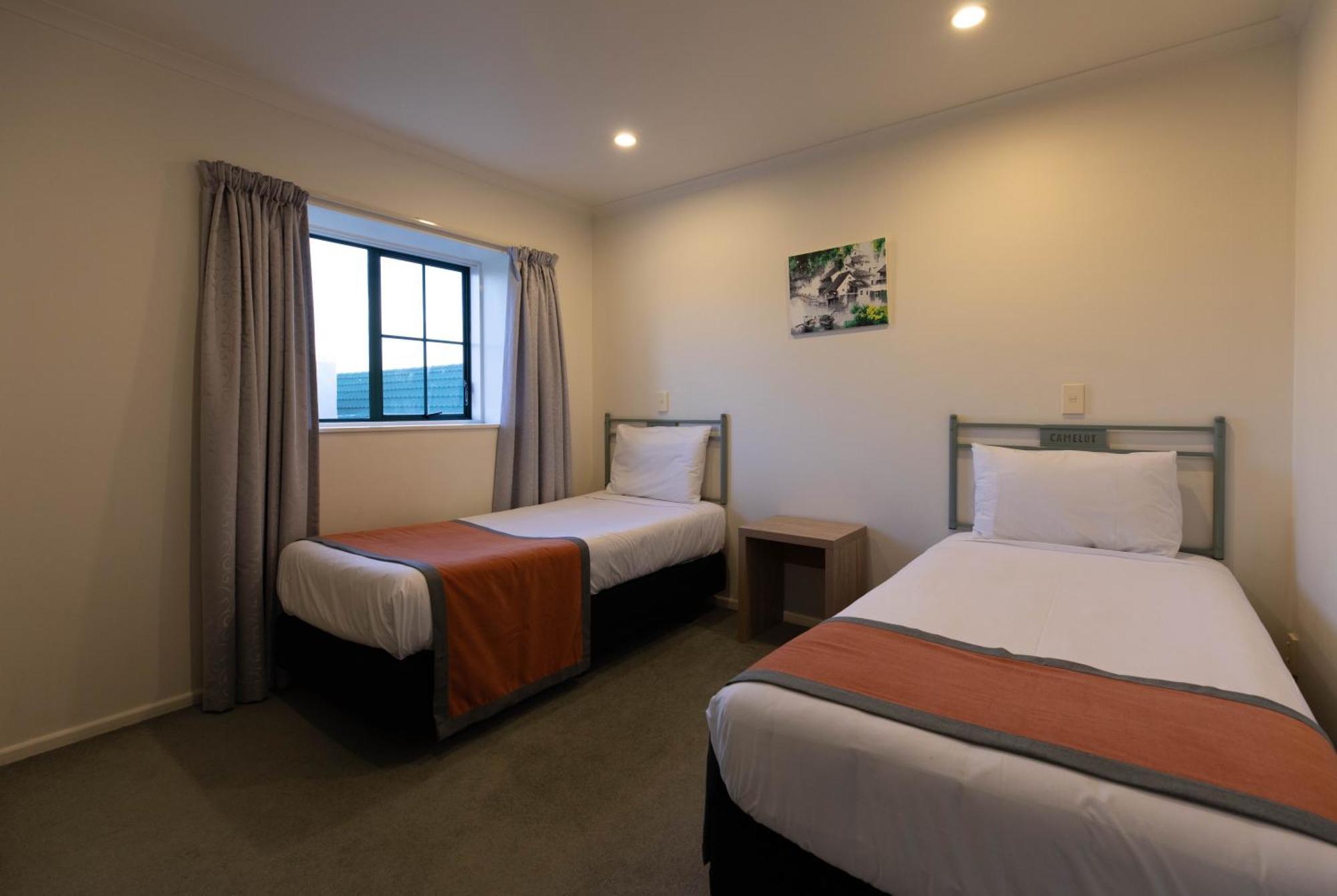 פלמרסטון נורת' Camelot Motor Lodge And Conference Centre מראה חיצוני תמונה