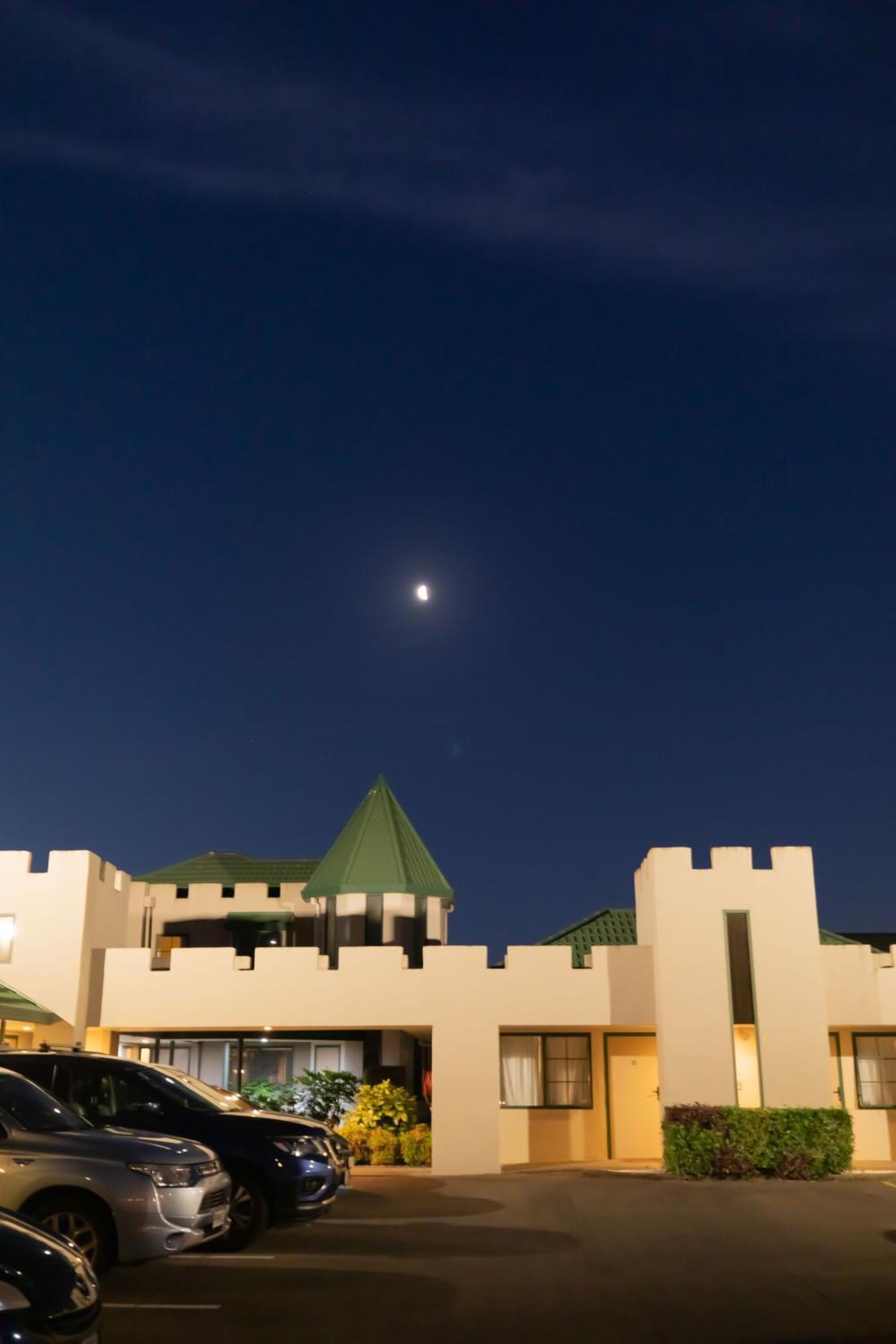 פלמרסטון נורת' Camelot Motor Lodge And Conference Centre מראה חיצוני תמונה