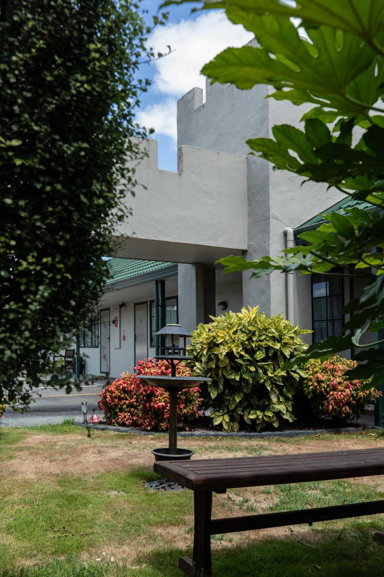 פלמרסטון נורת' Camelot Motor Lodge And Conference Centre מראה חיצוני תמונה